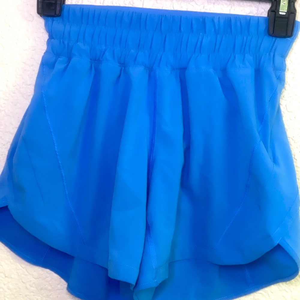 Lululemon Tracker Low rise 4” blue shorts size 2